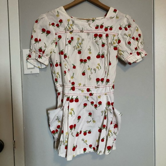Vintage Cottagecore Strawberry Print Blouse 🍓 - Picture 1 of 7